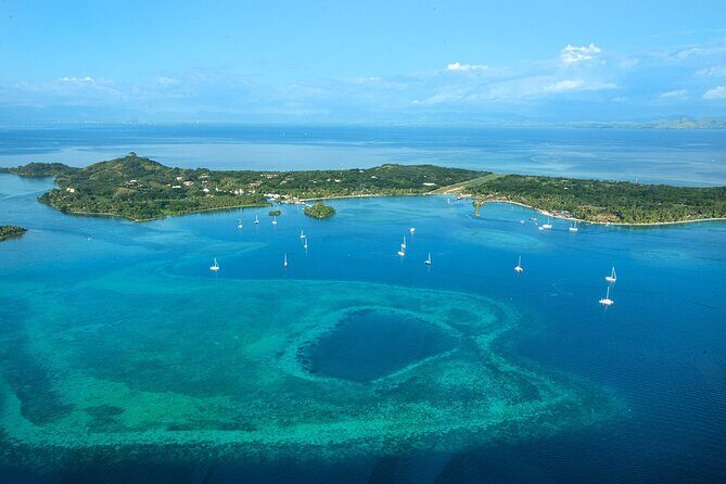 25 minutes Mamanuca Island Tour - First stop vibe: the lower islands overview over clear water