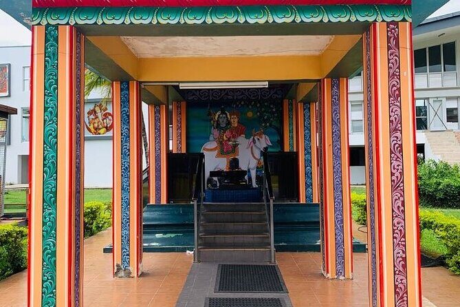 Best of Nadi Highlights - Tappoo Nadi Department Store: crafts and lunch help