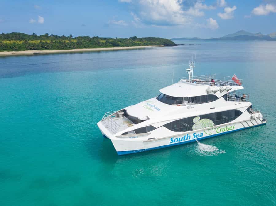 Fiji: Yasawa Islands Explorer Cruise with Lunch - Cruising the Yasawa chain: volcanic cliffs, rock formations, and how the scenery shifts
