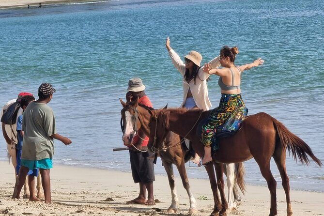 Fijian pottery crafting Village Experience & Natadola Beach Tour - Getting Picked Up Around Nadi (and Sliding Into a Comfortable Day)