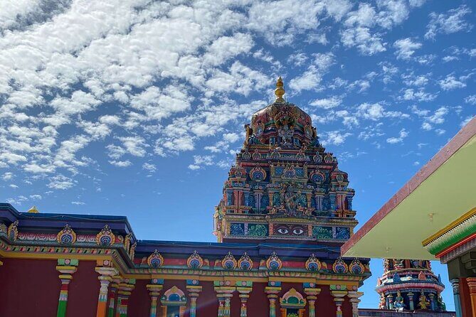 Half Day Nadi "Historical and Cultural Tour" with Village,Temple,Gardens&Markets - Stop 2: Handicraft Market (Souvenirs Without the Pressure)