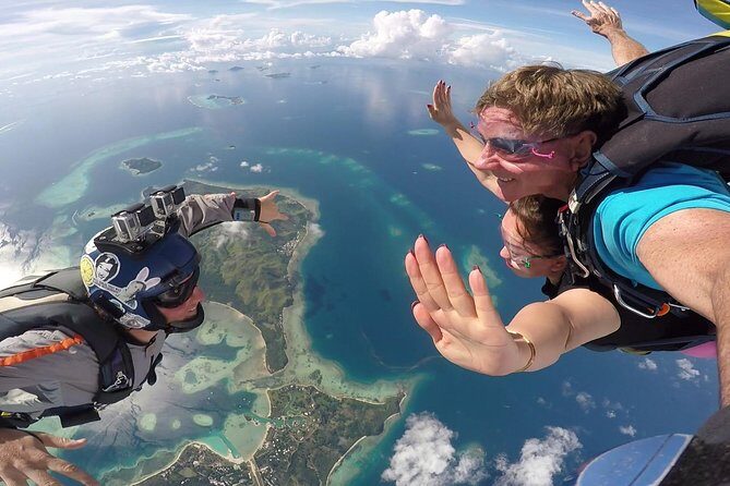 Skydive Fiji Radical 10000ft Tandem Jump (30 seconds free fall) - The plane ride, jump moment, and the freefall time promise