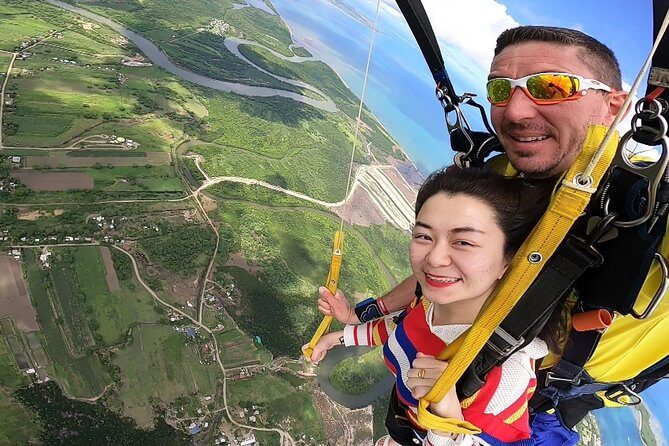 Skydive Fiji Radical 10000ft Tandem Jump (30 seconds free fall) - Camera add-ons: deciding what’s worth paying for